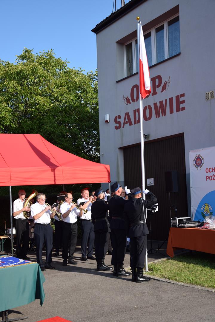 Zdjęcie przedstawia fragment uroczystości 100 lecia OSP Toporowice