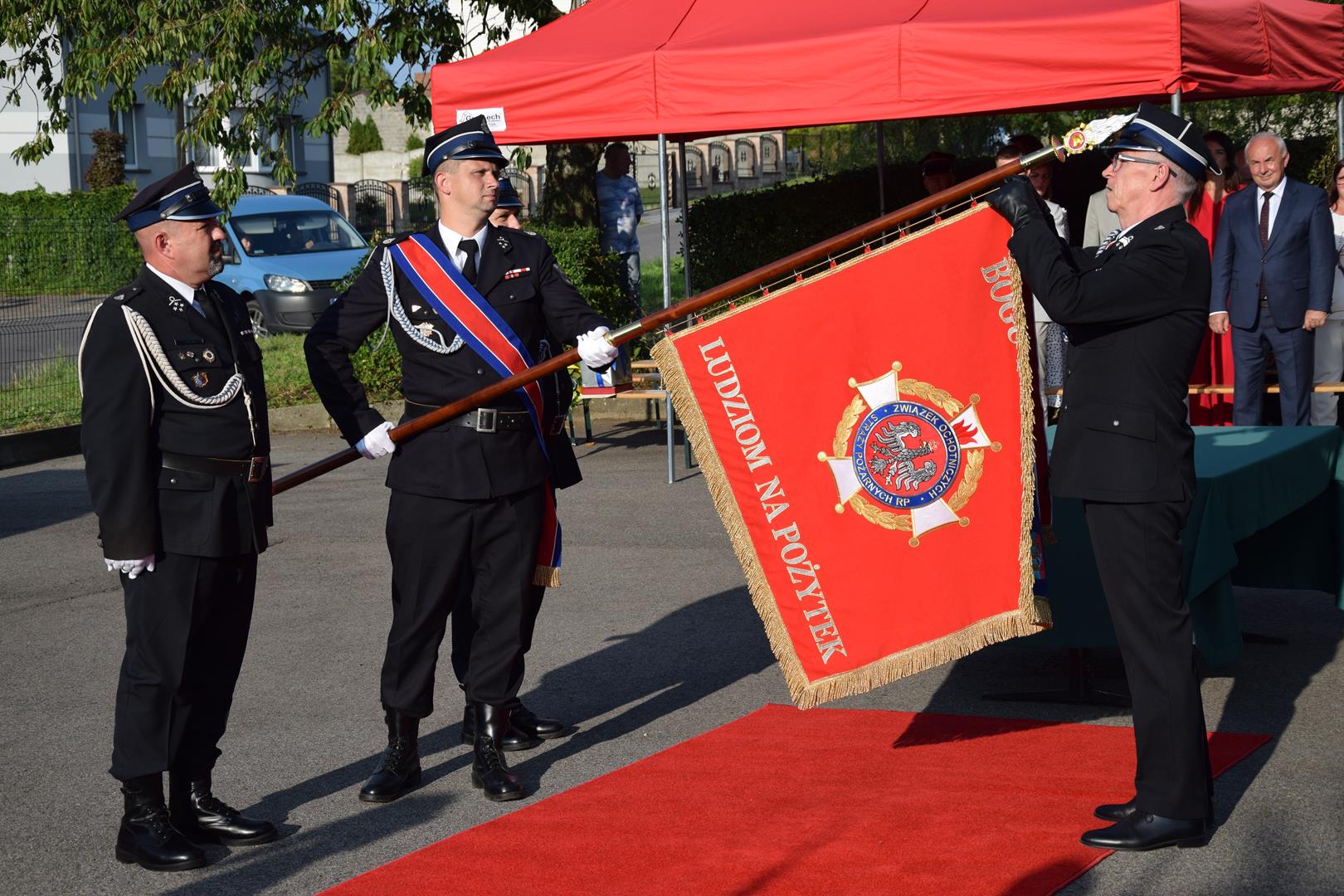 Zdjęcie przedstawia fragment uroczystości 100 lecia OSP Toporowice