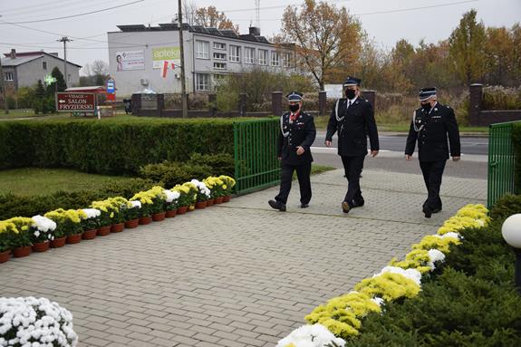 Delegacja druhów strażaków 