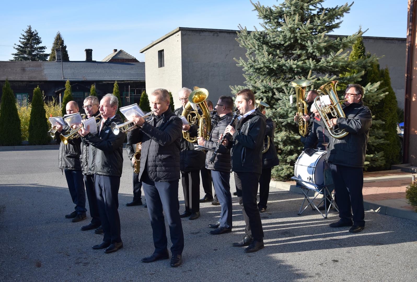 Zdjęcie z obchodów Narodowego Święta Niepodległości - Orkiestra Dęta im. Władysława Juszczyka w Mierzęcicach