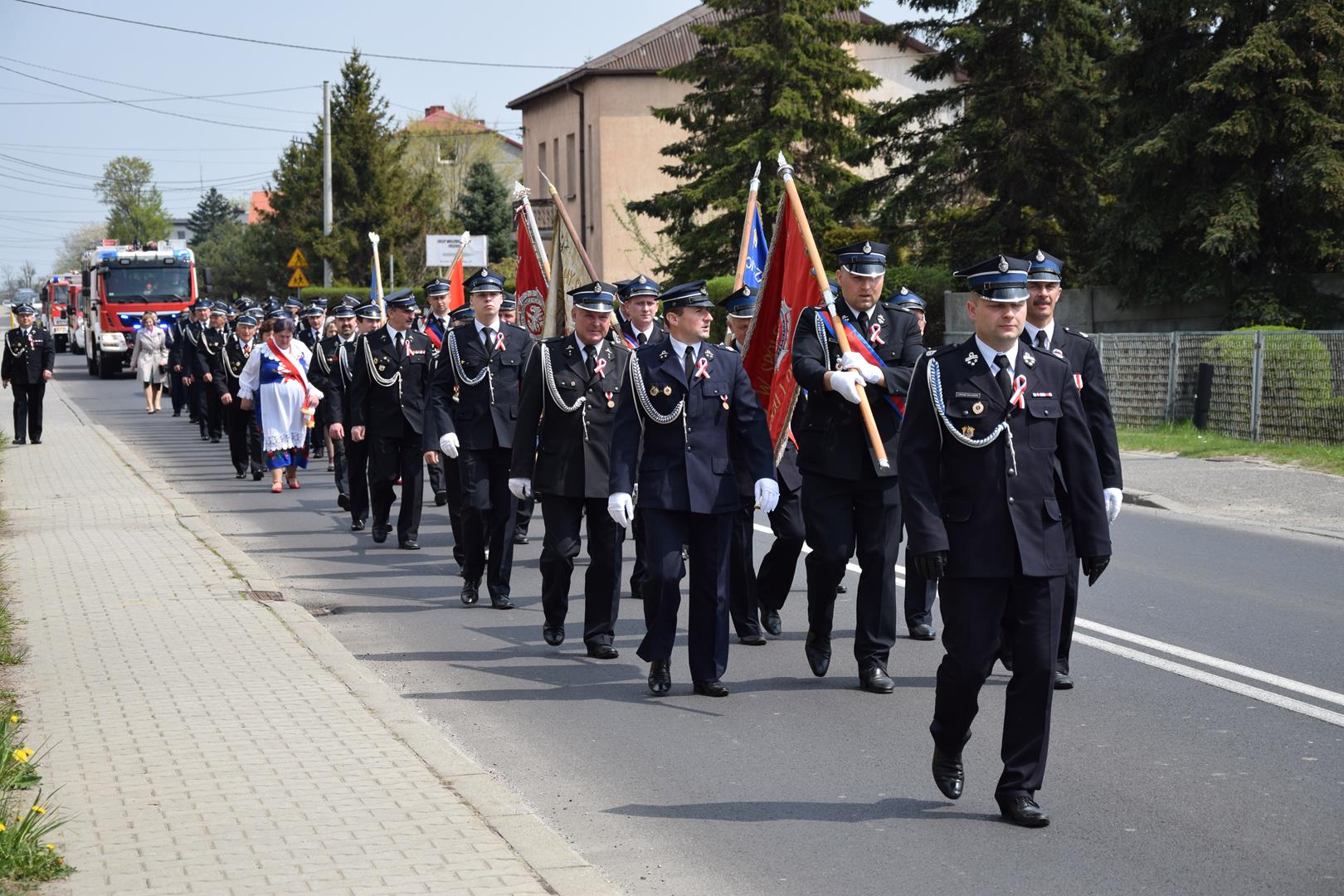 Zdjęcie przedstawiające pochód 3 majowy 