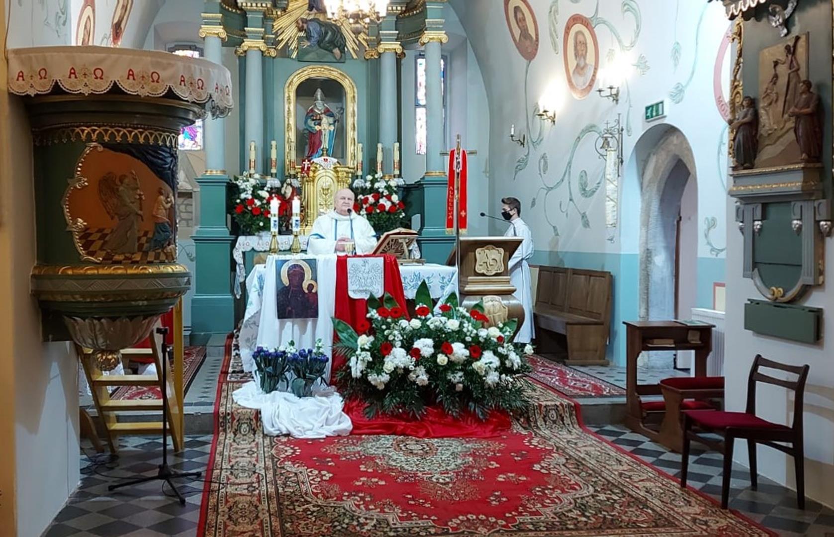  Fragment mszy świętej w intencji ojczyzny odprawionej w kościele pod wezwaniem Świętego Mikołaja w Targoszycach