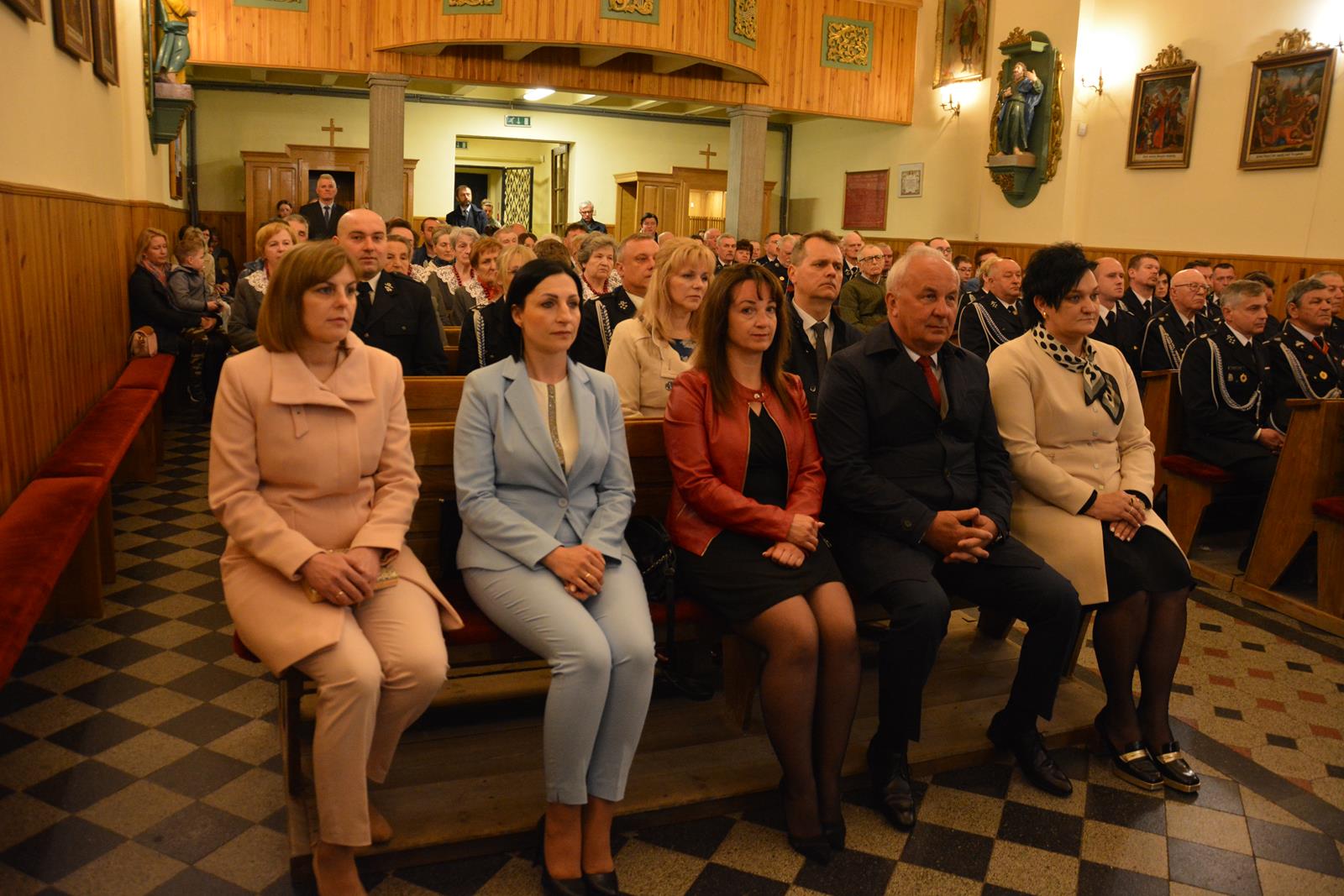 Zdjęcie w kościele pw. Św. Mikołaja w Targoszycach podczas uroczystości 3 maja