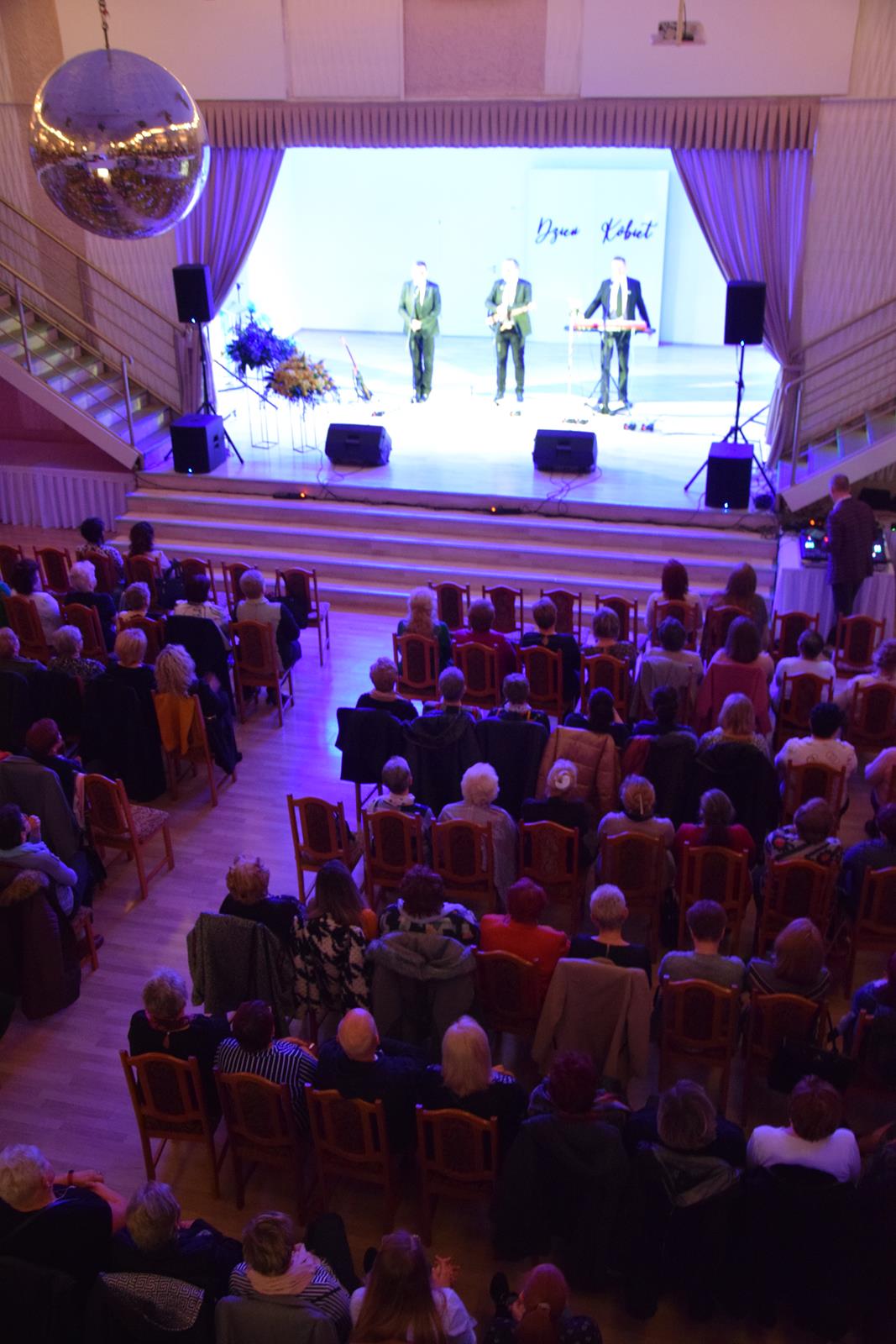 Zdjęcie z Dnia Kobiet - kabaret OT.TO