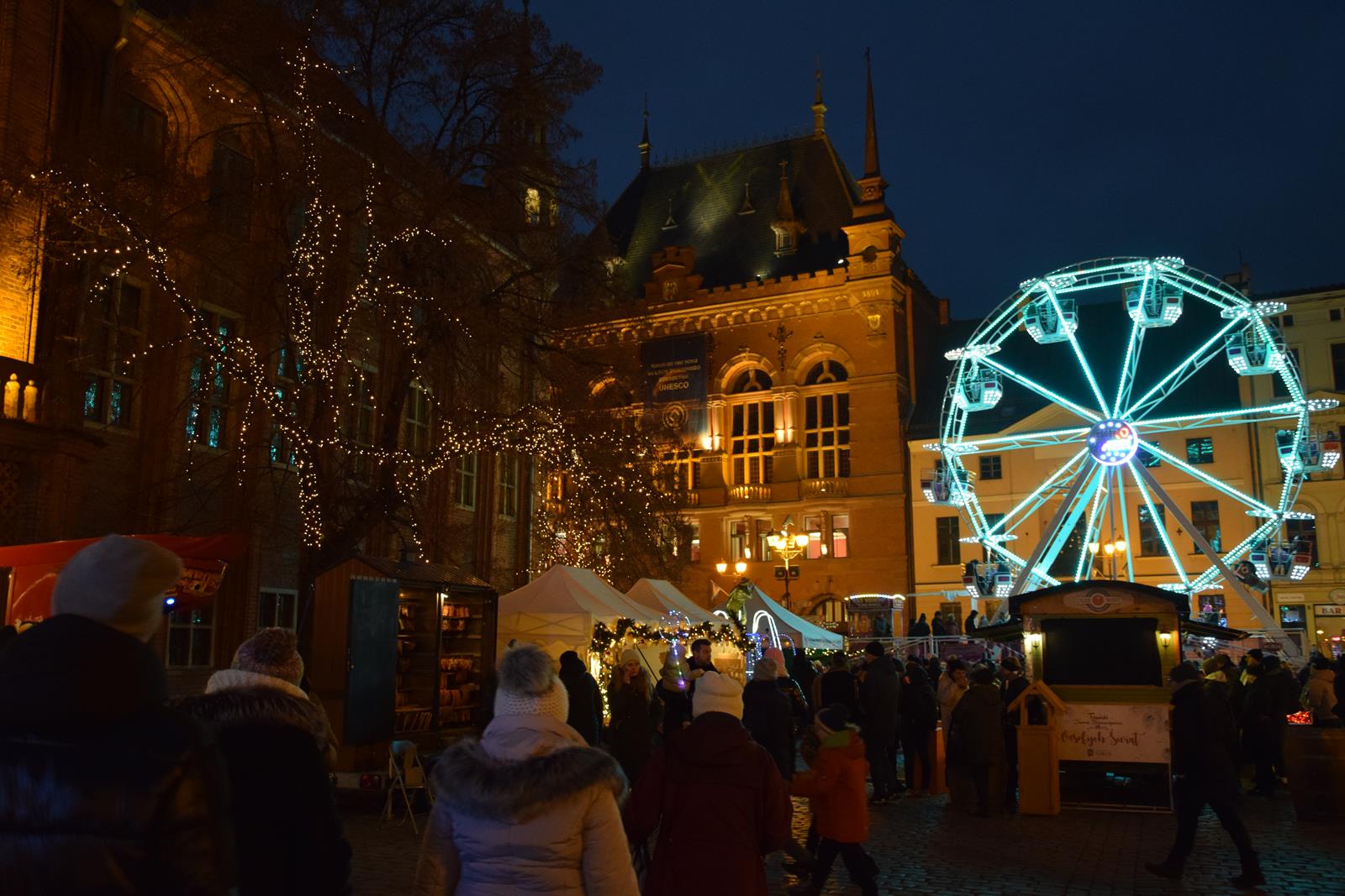 Zdjęcie przedstawiające uczestników wycieczki na Jarmark do Torunia