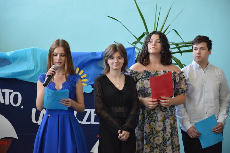 Zdjęcie przedstawiające zakończenie roku szkolnego 2021/2022