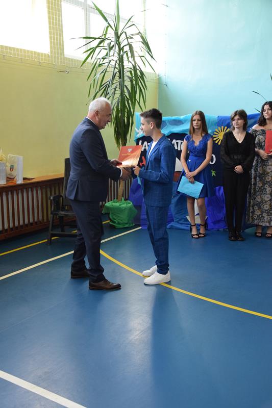 Zdjęcie przedstawiające zakończenie roku szkolnego 2021/2022