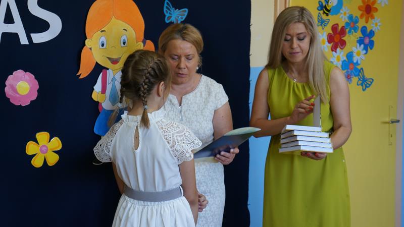 Zdjęcie przedstawiające zakończenie roku szkolnego 2021/2022