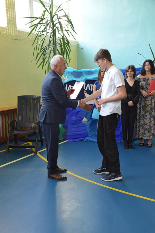 Zdjęcie przedstawiające zakończenie roku szkolnego 2021/2022