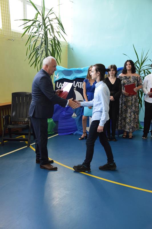 Zdjęcie przedstawiające zakończenie roku szkolnego 2021/2022