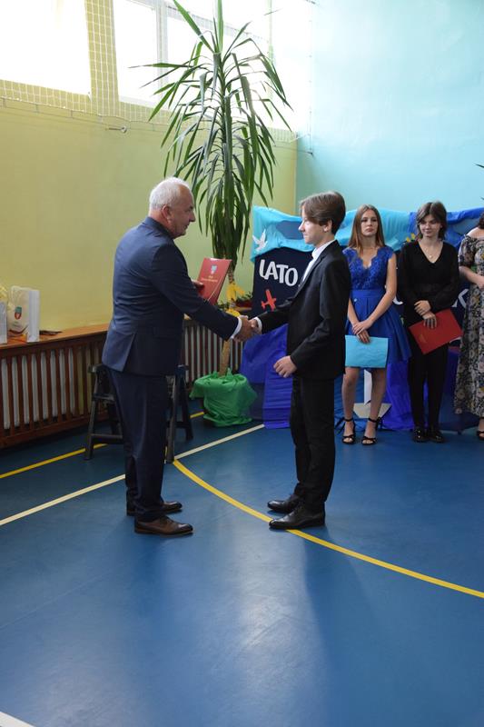 Zdjęcie przedstawiające zakończenie roku szkolnego 2021/2022
