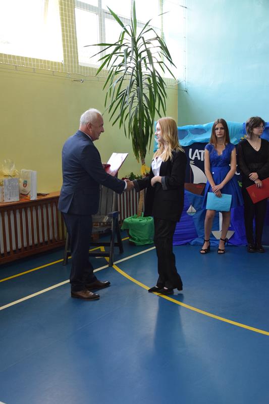 Zdjęcie przedstawiające zakończenie roku szkolnego 2021/2022