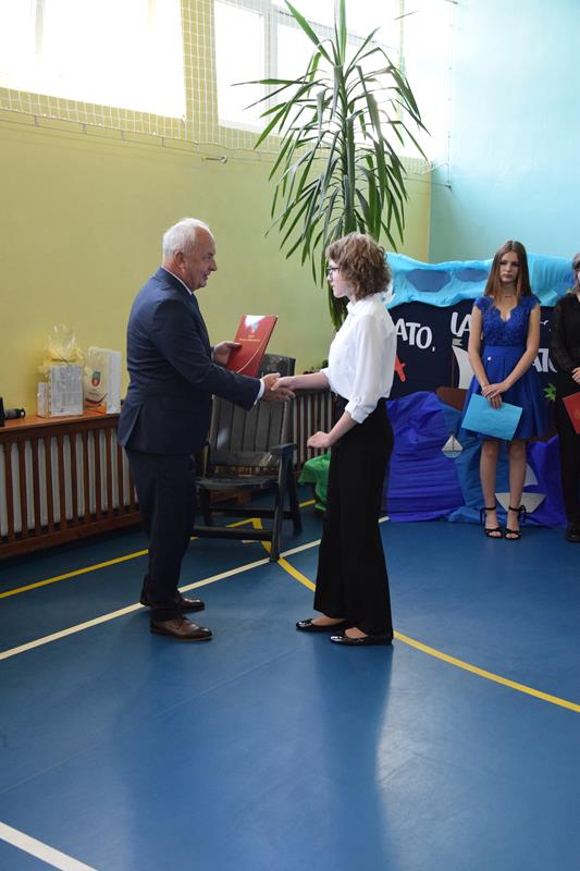 Zdjęcie przedstawiające zakończenie roku szkolnego 2021/2022