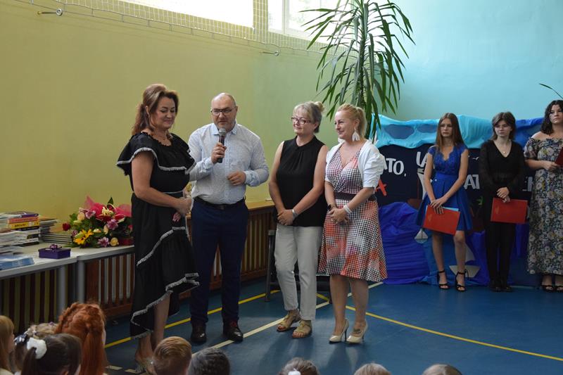 Zdjęcie przedstawiające zakończenie roku szkolnego 2021/2022