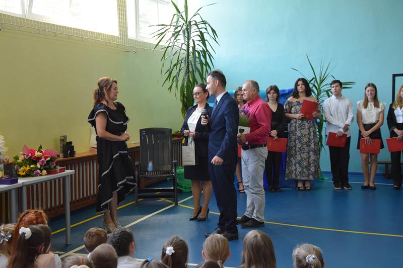 Zdjęcie przedstawiające zakończenie roku szkolnego 2021/2022