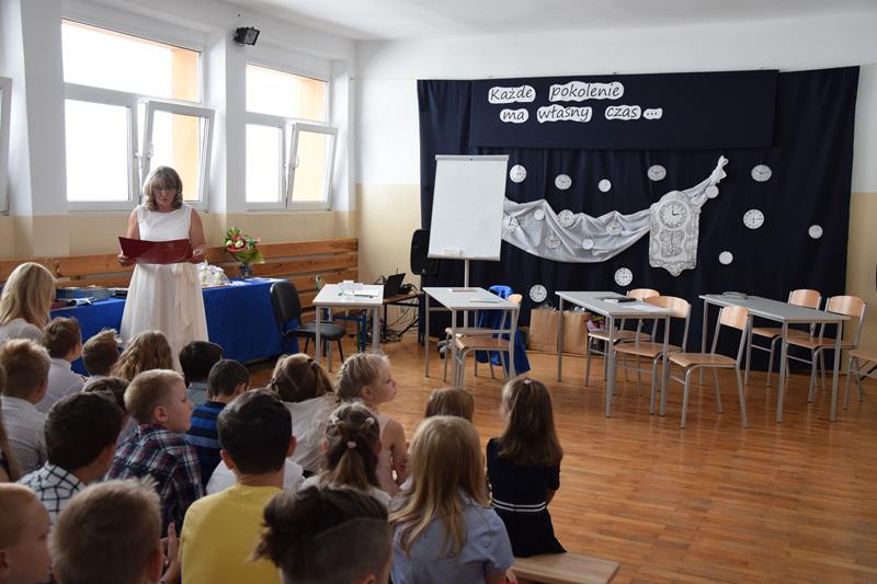 Zdjęcie przedstawiające zakończenie roku szkolnego 2021/2022
