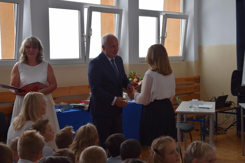 Zdjęcie przedstawiające zakończenie roku szkolnego 2021/2022