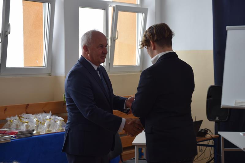 Zdjęcie przedstawiające zakończenie roku szkolnego 2021/2022