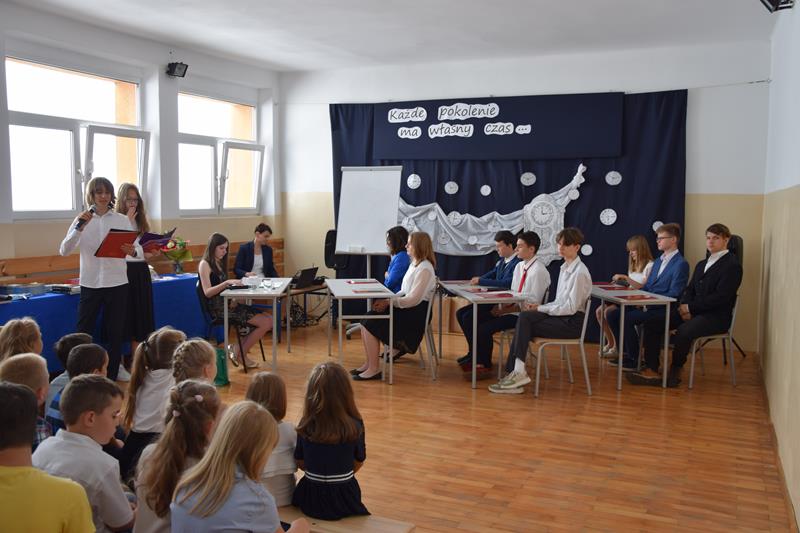 Zdjęcie przedstawiające zakończenie roku szkolnego 2021/2022