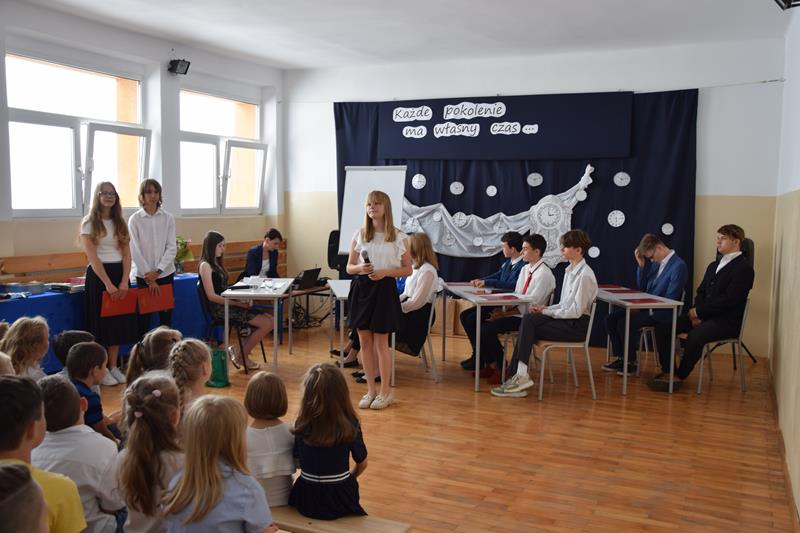 Zdjęcie przedstawiające zakończenie roku szkolnego 2021/2022