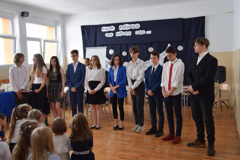 Zdjęcie przedstawiające zakończenie roku szkolnego 2021/2022
