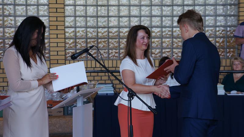 Zdjęcie przedstawiające zakończenie roku szkolnego 2021/2022