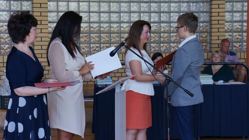 Zdjęcie przedstawiające zakończenie roku szkolnego 2021/2022