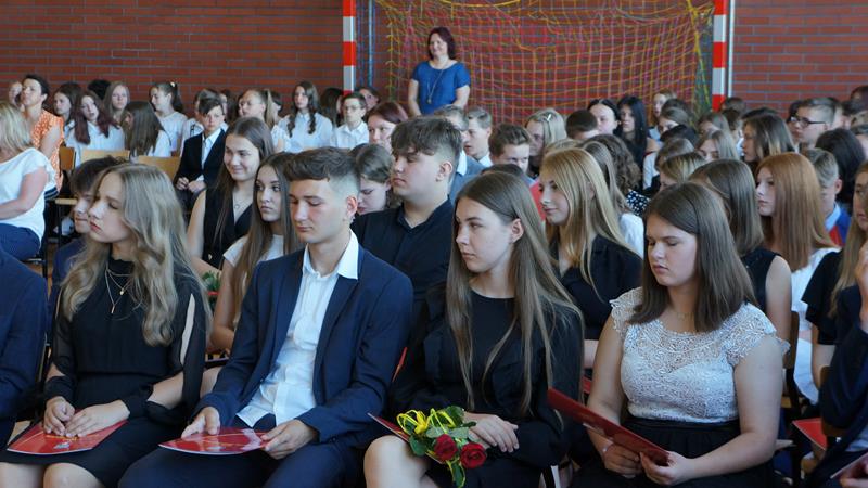 Zdjęcie przedstawiające zakończenie roku szkolnego 2021/2022