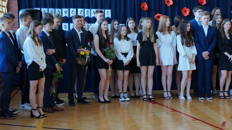 Zdjęcie przedstawiające zakończenie roku szkolnego 2021/2022