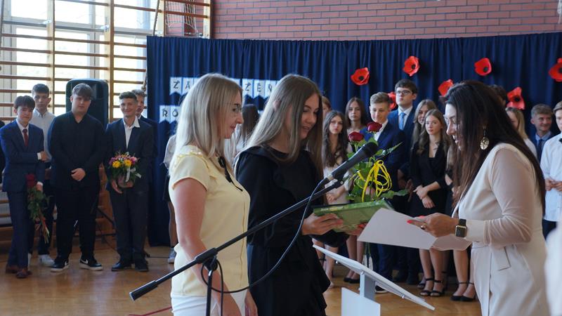 Zdjęcie przedstawiające zakończenie roku szkolnego 2021/2022
