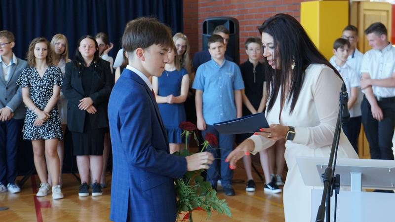 Zdjęcie przedstawiające zakończenie roku szkolnego 2021/2022
