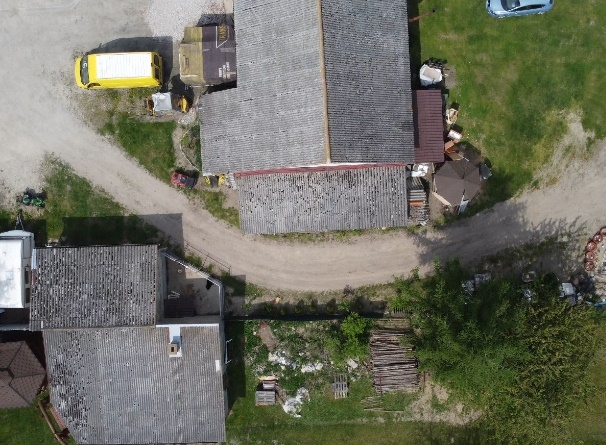 Zdjęcie przedstawia proces inwentaryzacji pokryć azbestowych
