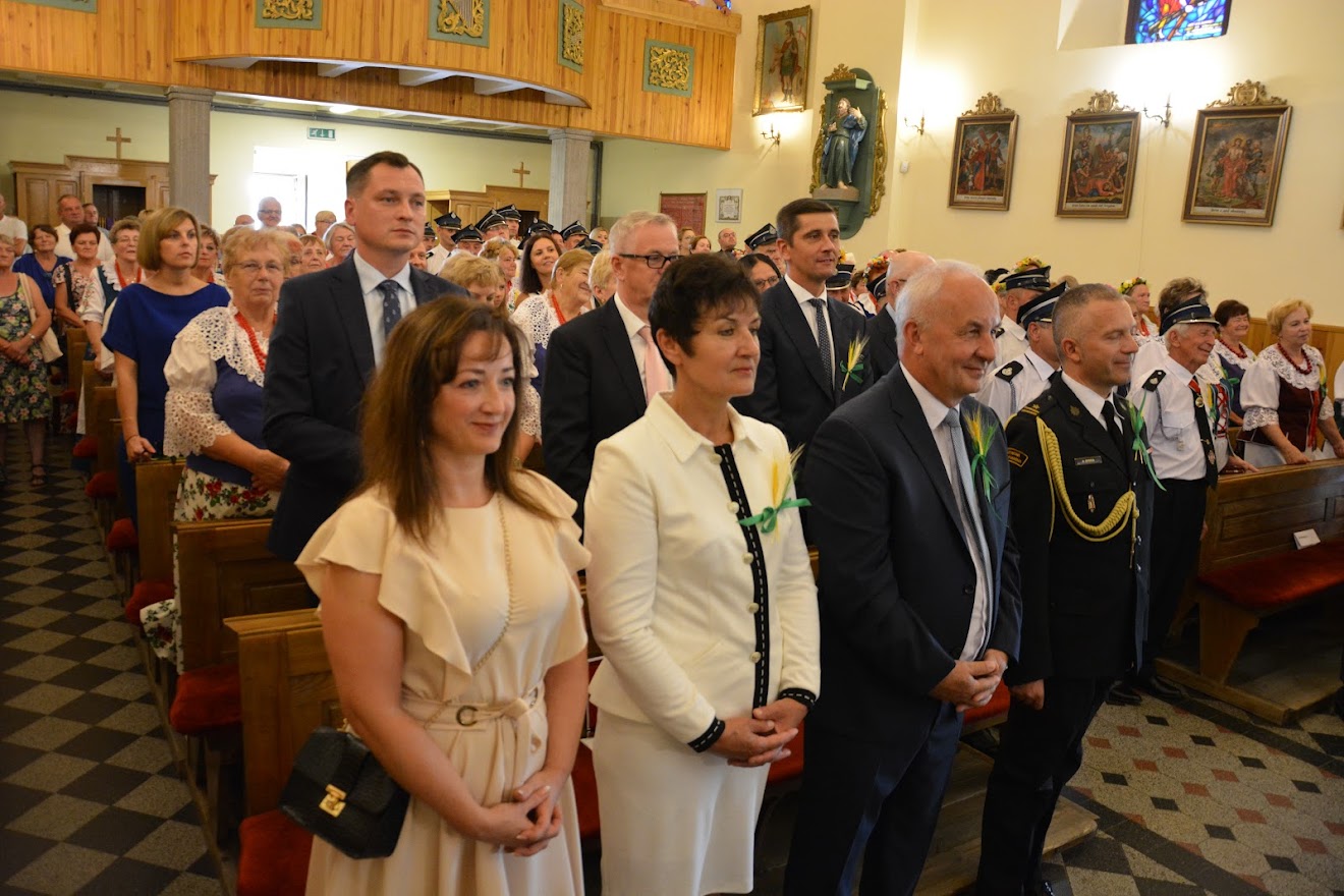 Zdjęcie przedstawiające fragment mszy w kościele w Targoszycach