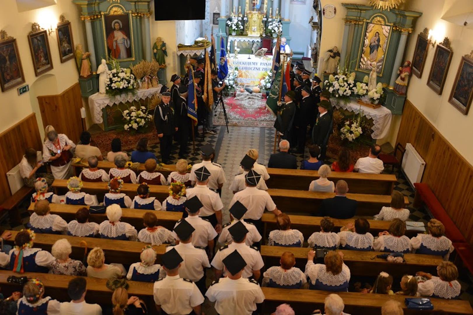 Zdjęcie przedstawia fragment mszy świętej
