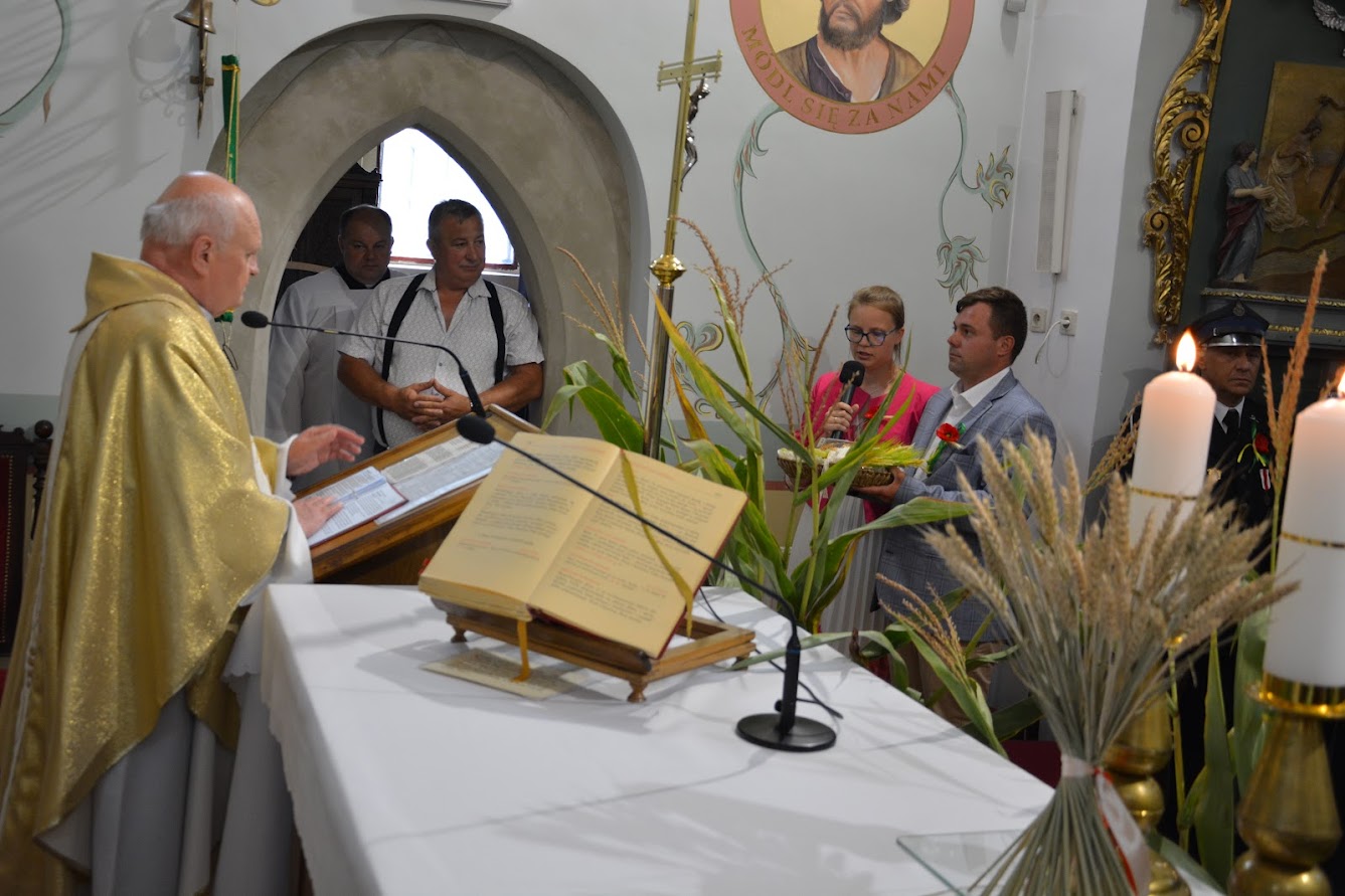 Zdjęcie przedstawia fragment mszy świętej