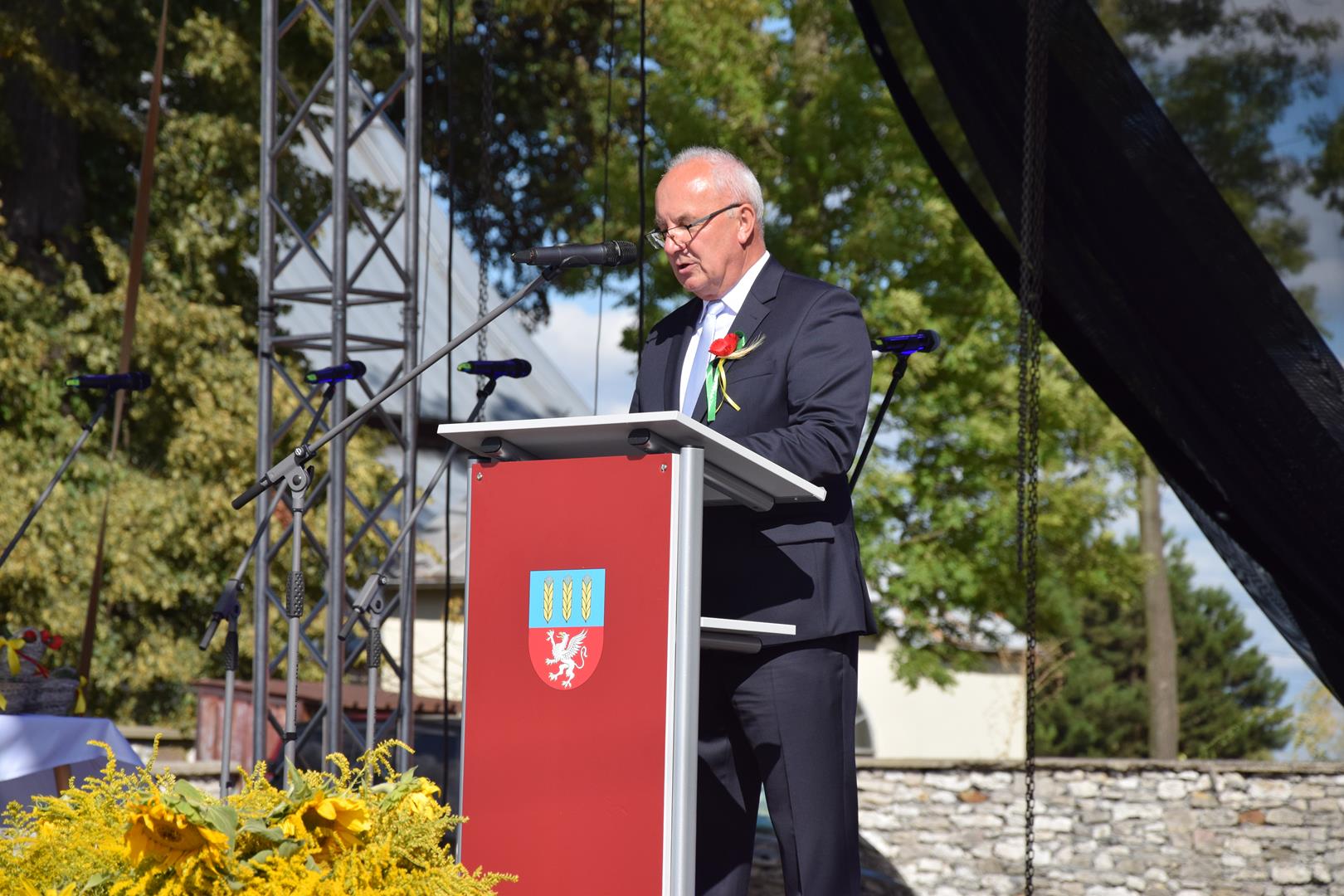 Zdjęcie przedstawia przemówienie Wójta Gminy Mierzęcice Grzegorza Podlejskiego