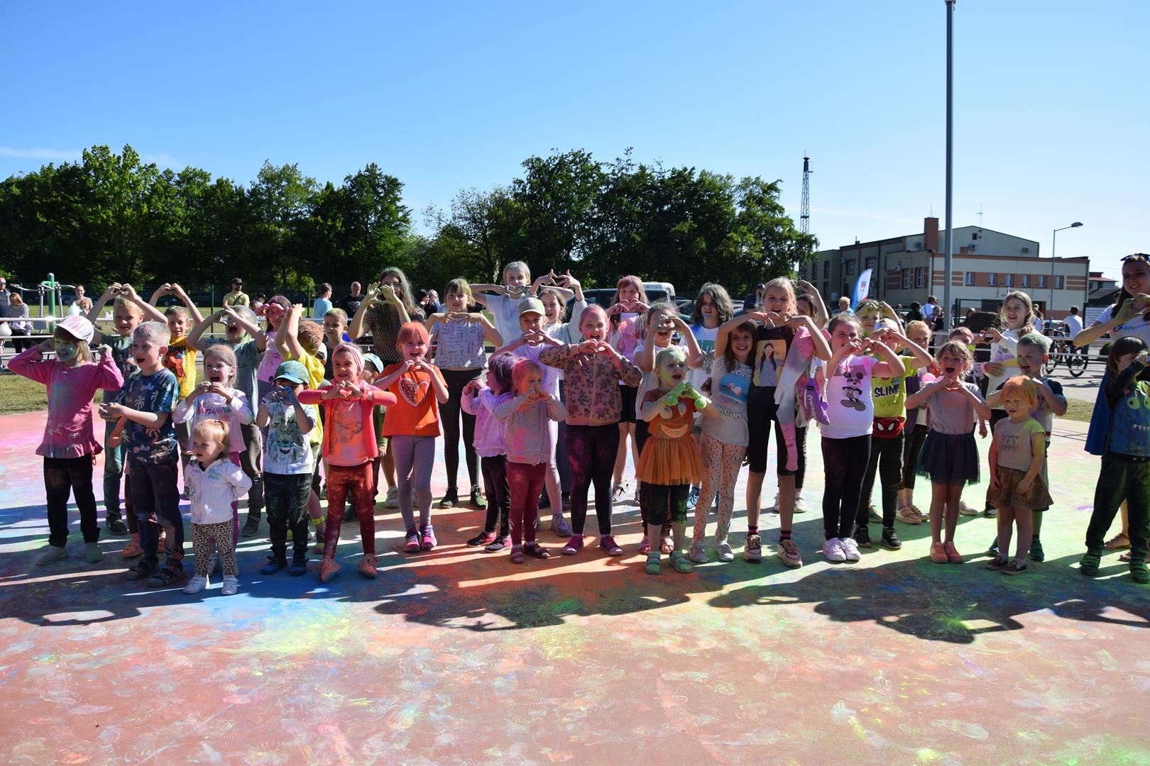 Zdjęcie przedstawiające wyrzut proszków holi