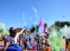 Logo artykułu - Zdjęcie przedstawiające wyrzut proszków holi