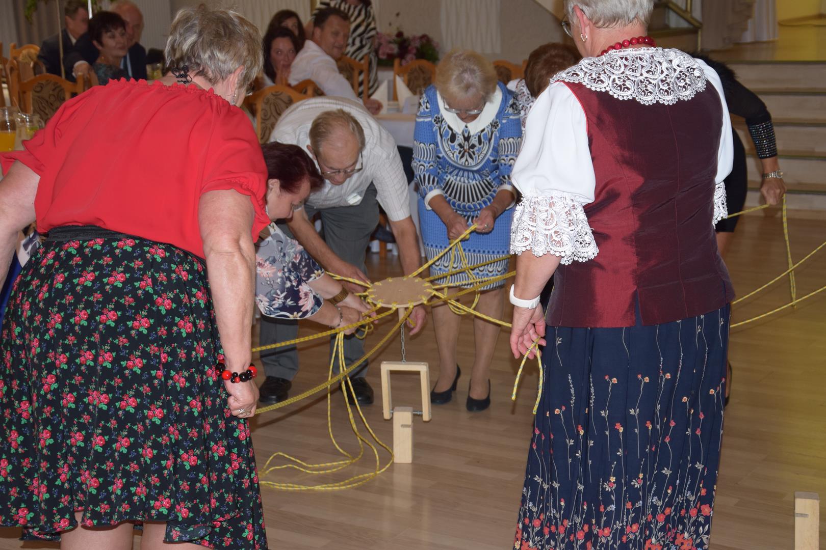 Zdjęcie przedstawia zabawę okolicznościową
