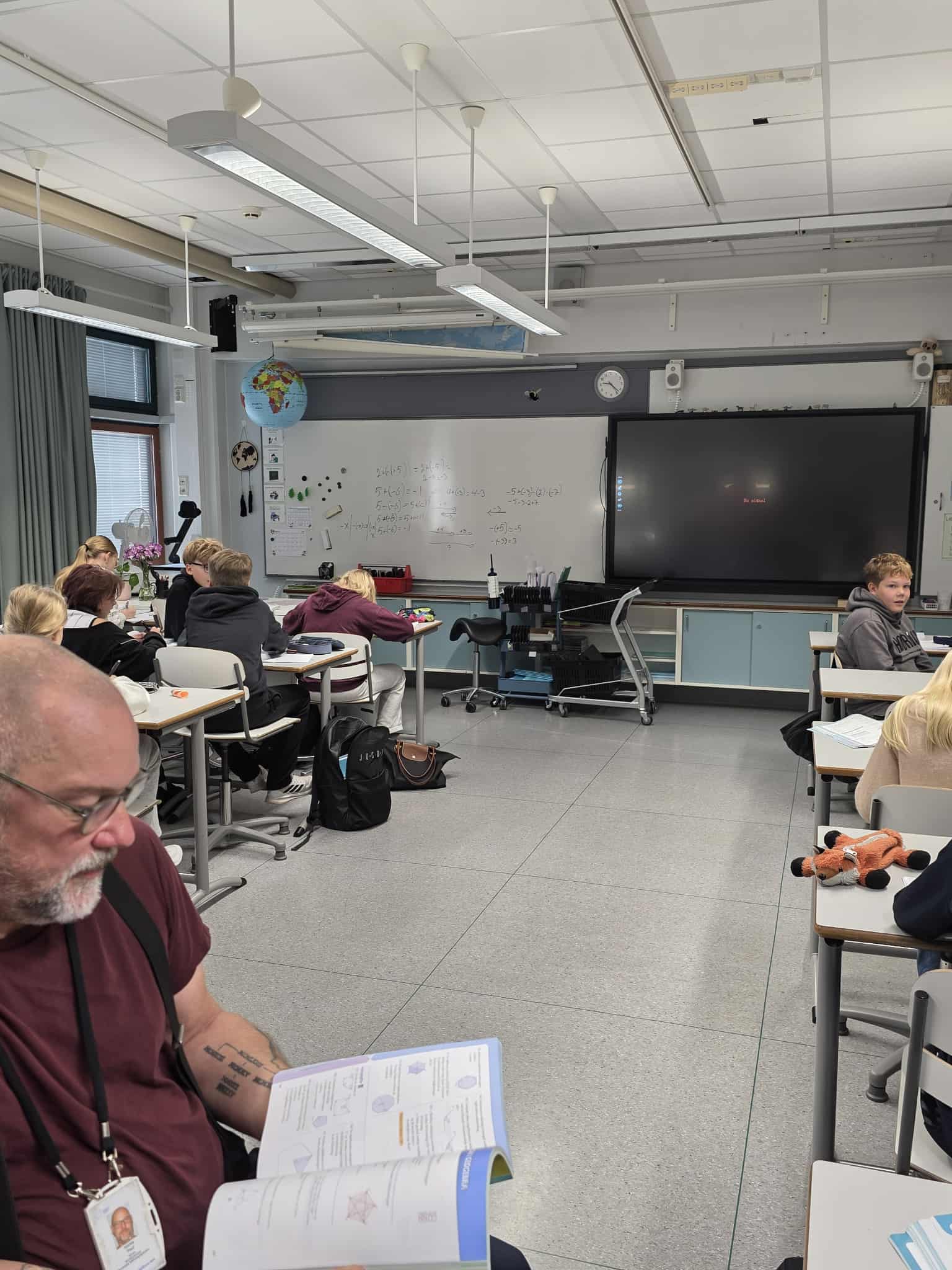 Zdjęcie przedstawia salę lekcyjną