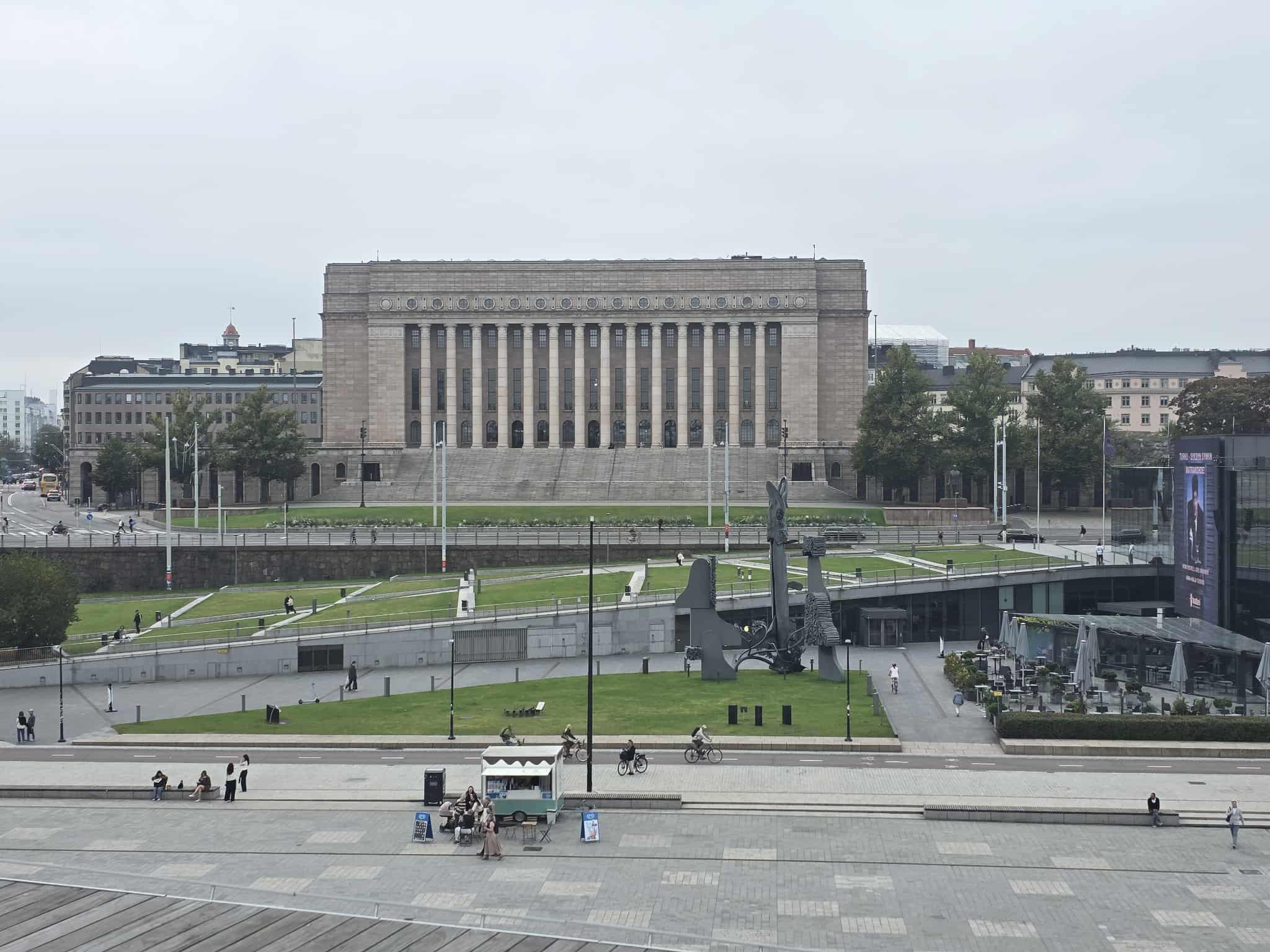 Zdjęcie przedstawia budynek