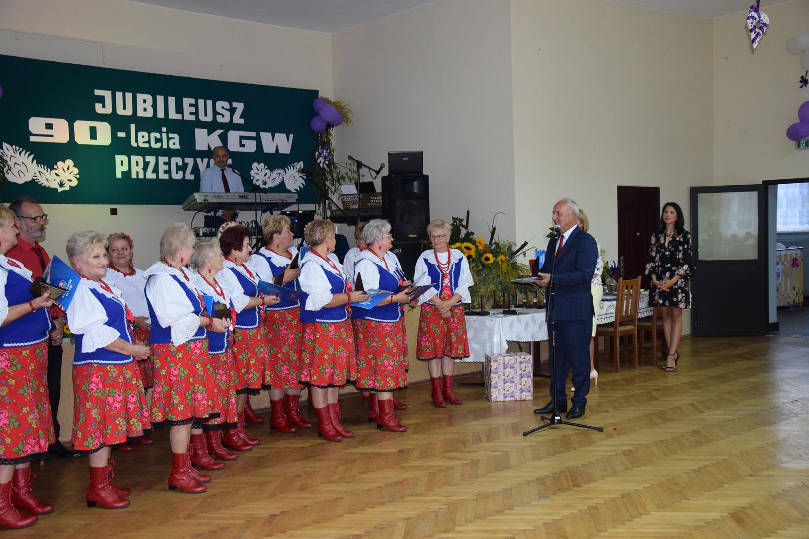 Zdjęcie przedstawiające moment przemowy Wójta Gminy Mierzęcice Grzegorza Podlejskiego