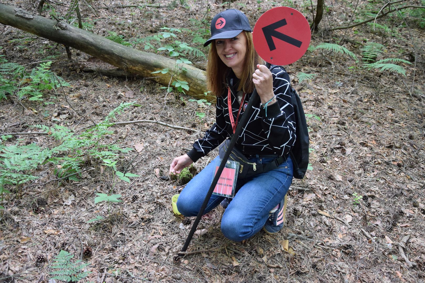 Zdjęcie przedstawia przewodnika