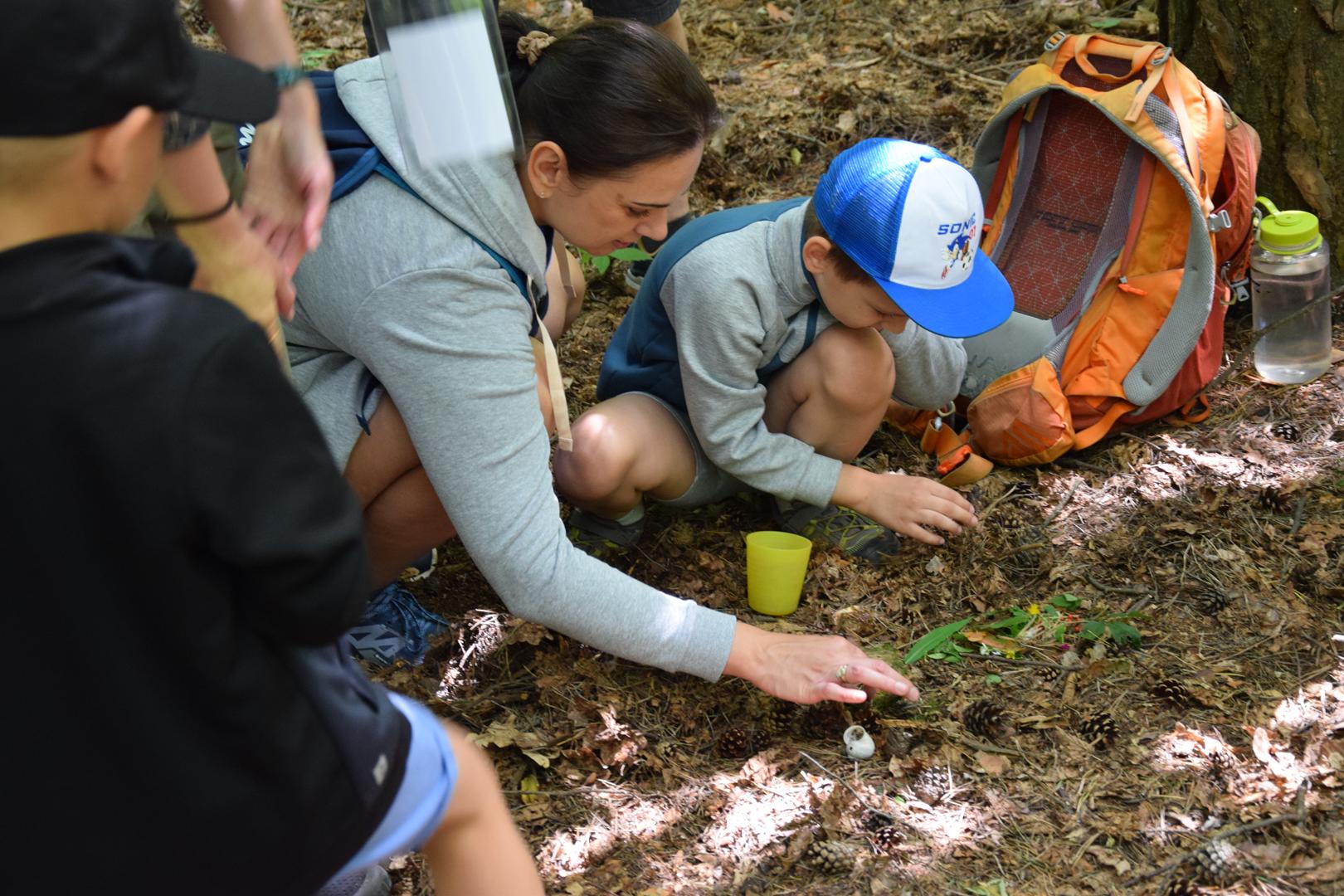 Zdjęcie przedstawia fragment warsztatów Leśna Kąpiel