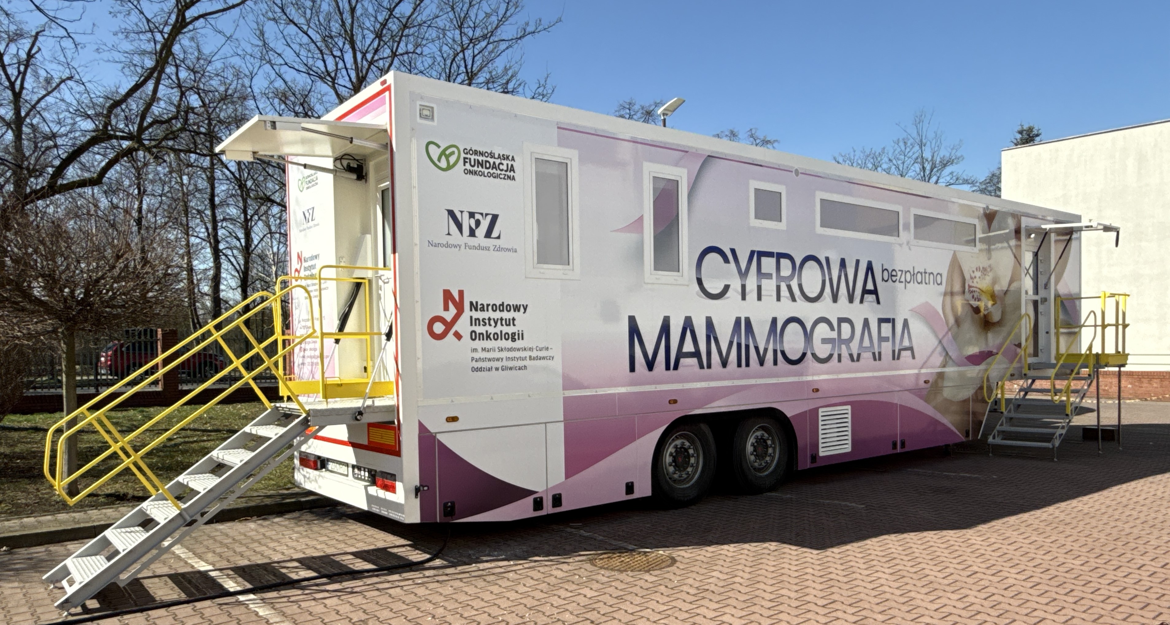 Zdjęcie przedstawia mammobus