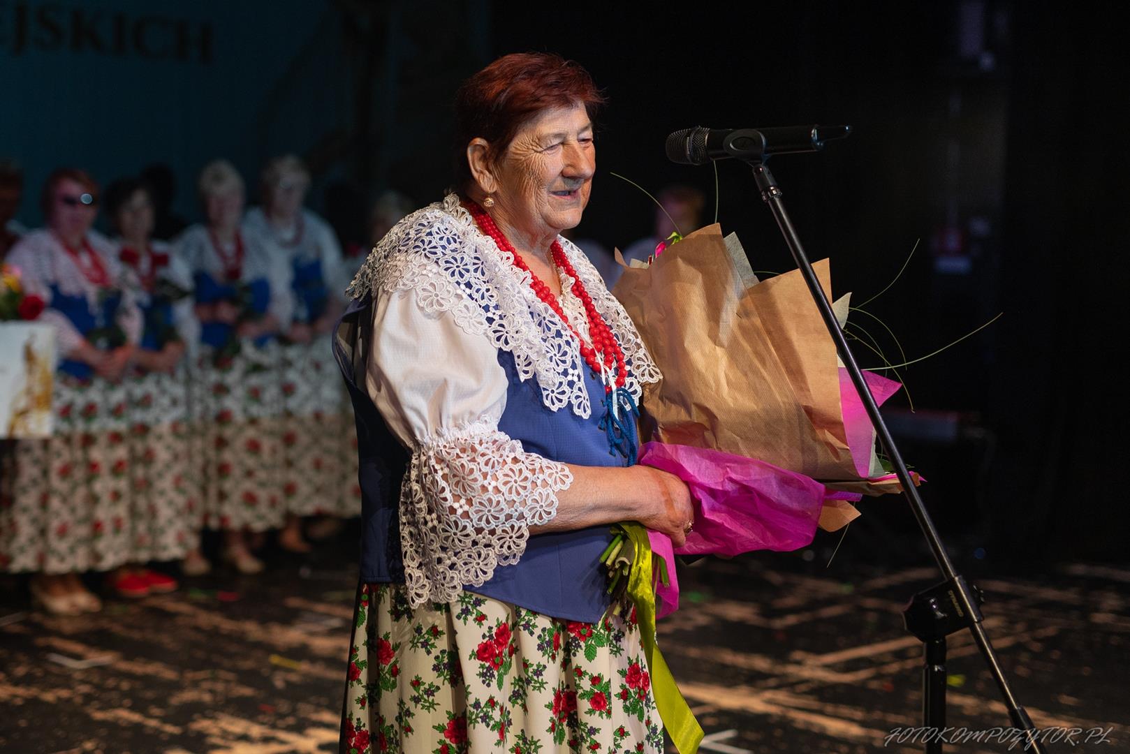 Zdjęcie przedstawia przewodniczącą KGW Mierzęcice II Zofię Potasińską
