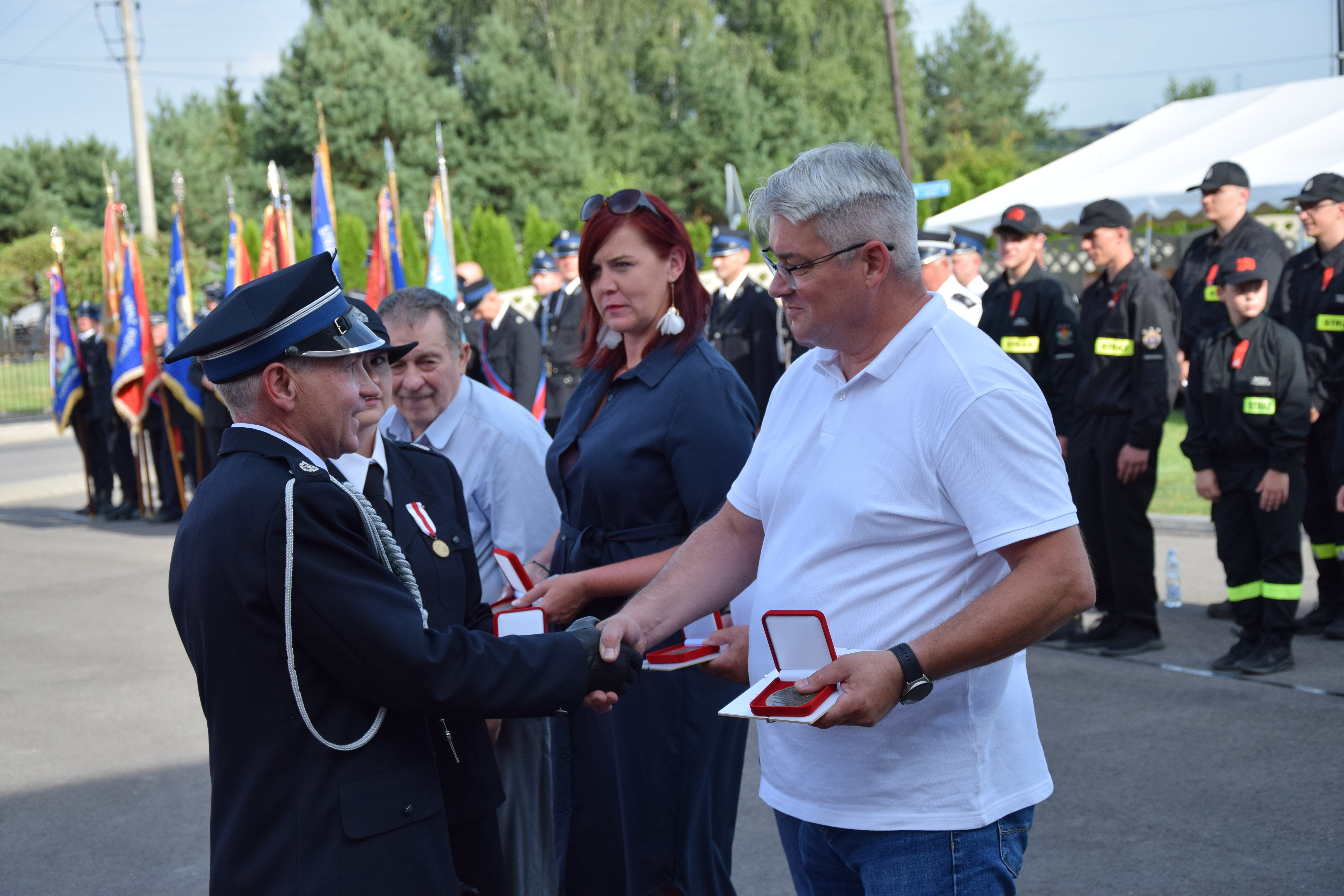 Zdjęcie przedstawia uczestników Jubileuszu 100-lecia OSP Toporowice