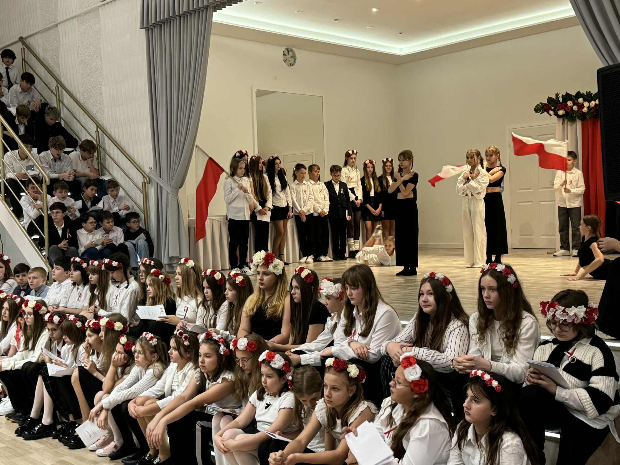 Zdjęcie przedstawia Wieczór Pieśni Patriotycznych