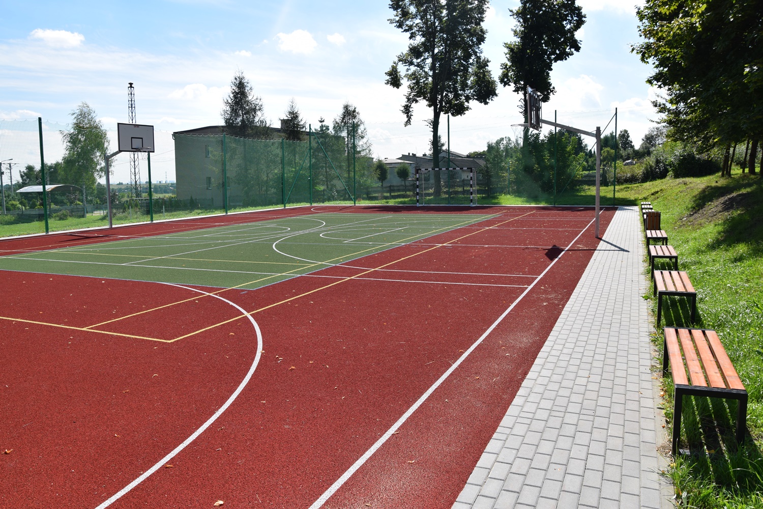 Zdjęcie boiska przy Szkole Podstawowej w Toporowicach