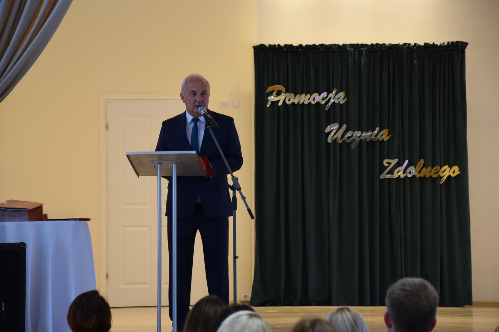 Zdjęcie przedstawiające moment przemowy Wójta Gminy Mierzęcice Grzegorza Podlejskiego